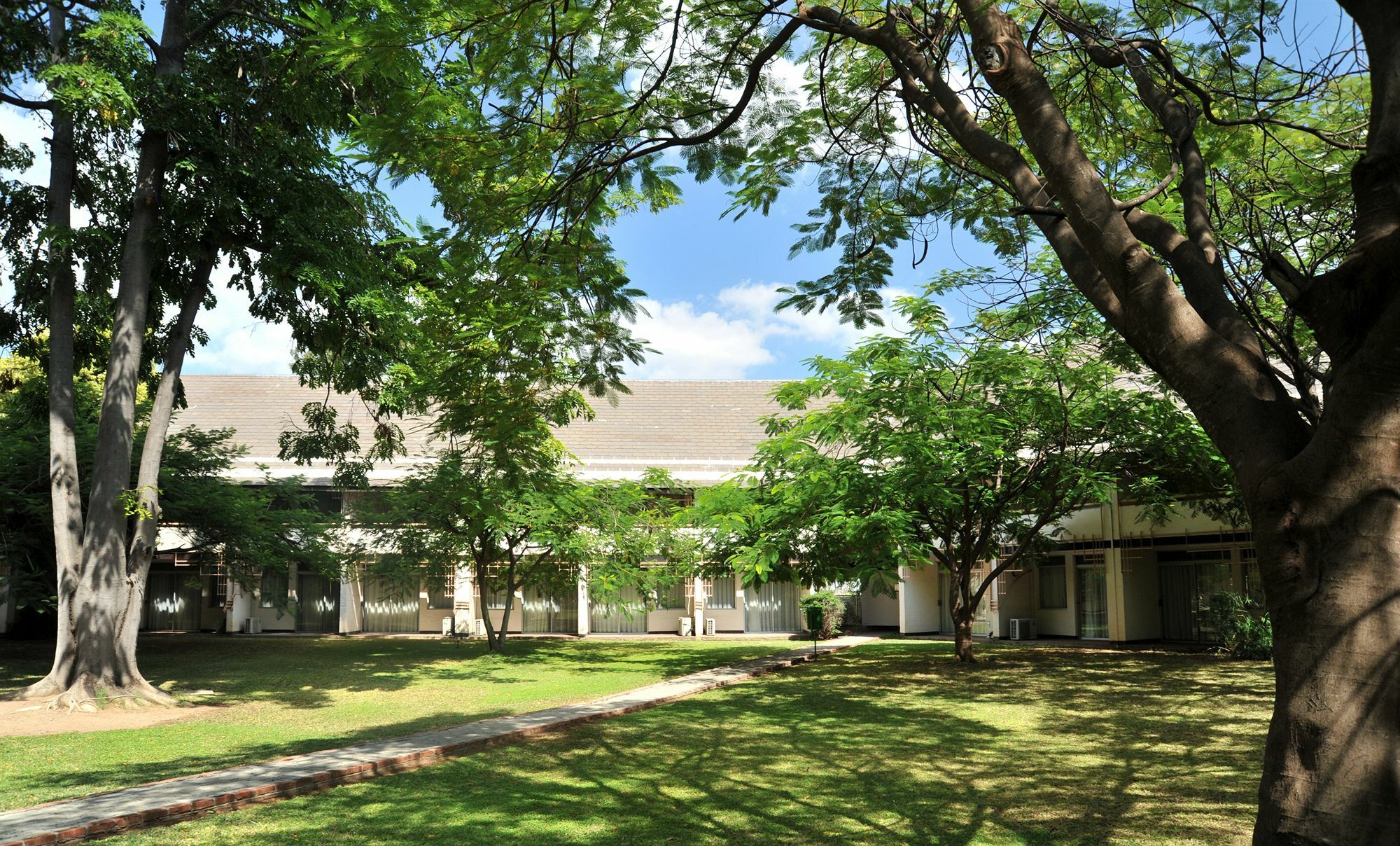 Cresta Thapama Hotel Francistown Extérieur photo